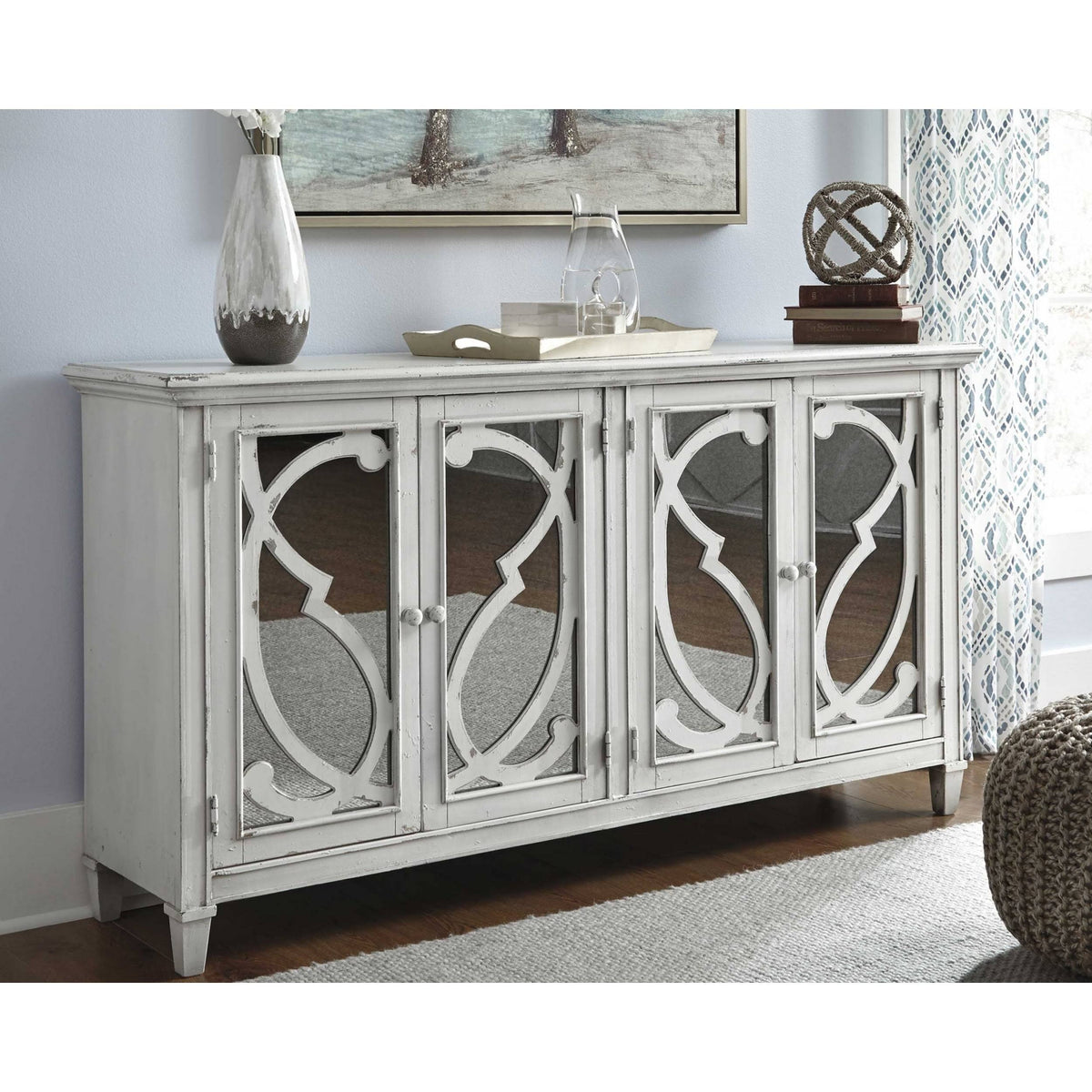 Accent Cabinet I913