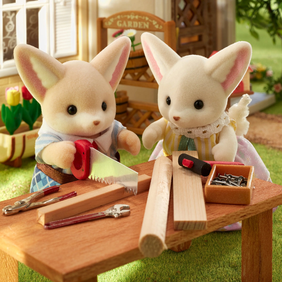 Set of 4 Collectible Doll Figures K80294