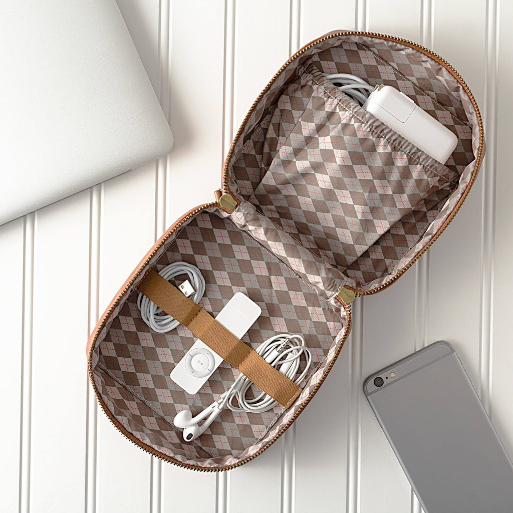 Personalized Travel Tech Case W213030