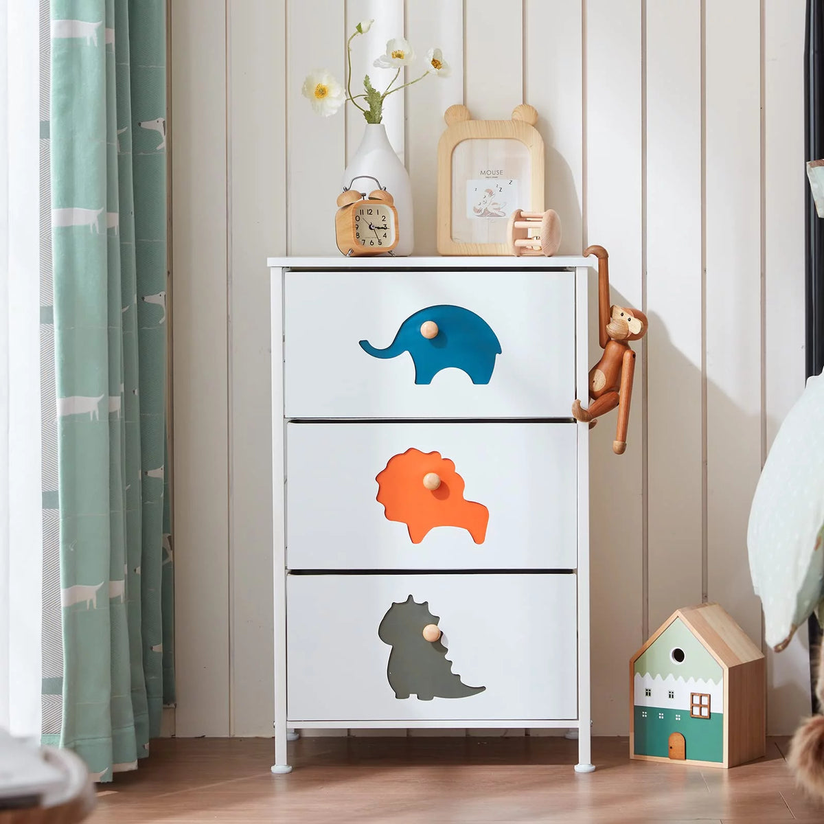 White 5 Drawer Dresser C134