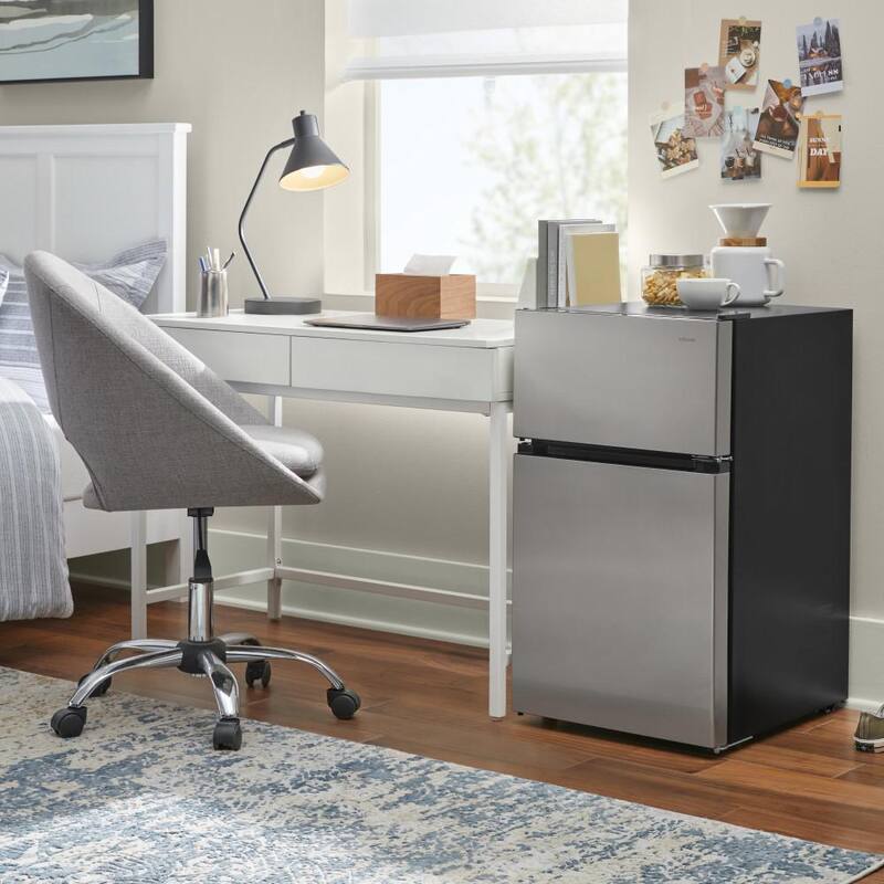 2-Door Mini Refrigerator with Freezer I83600