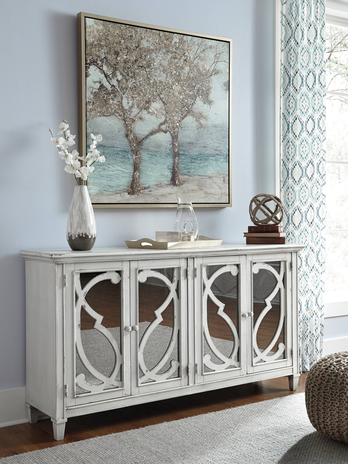 Accent Cabinet I913