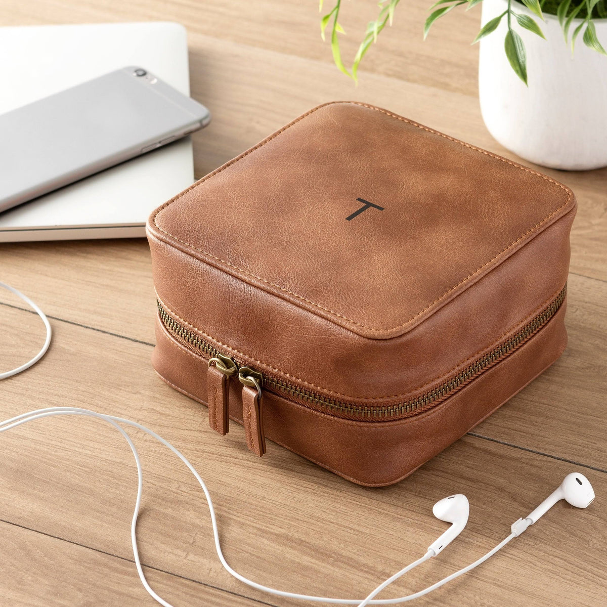 Personalized Travel Tech Case W213030